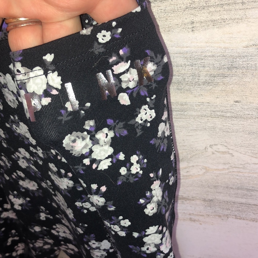 PINK Victoria’s Secret ultimate floral purple and white leggings size medium - Picture 4 of 7